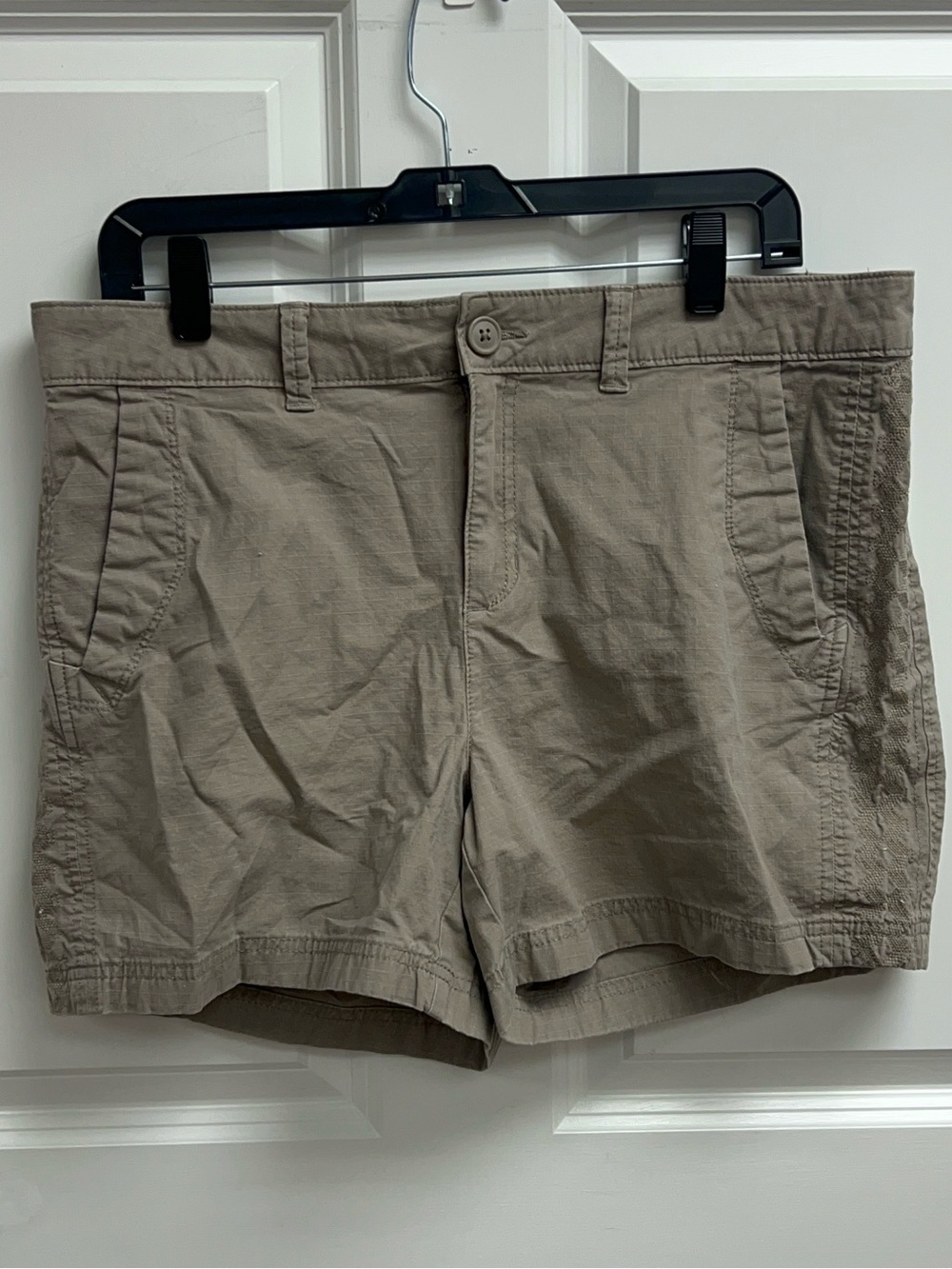 Eddie Bauer Women's Juniper Ripstop Shorts in dark khaki/taupe Size 14